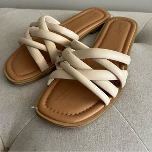 Universal thread neutral slide sandals